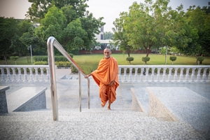 2025-10-22-Arati-Walking